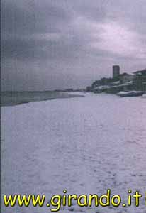 Follonica spiaggia innevata